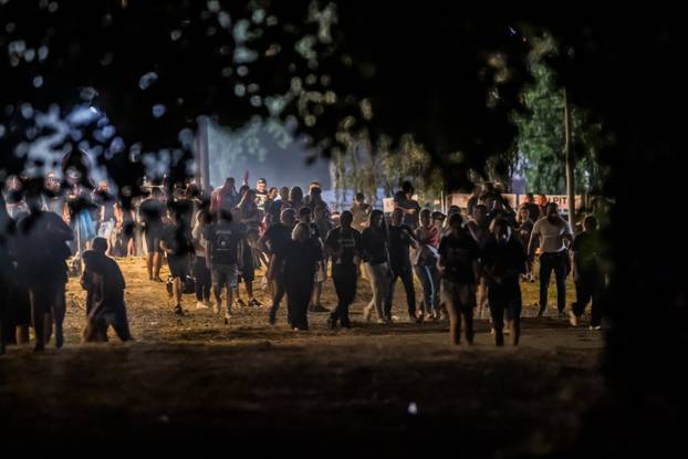 Vukovar.  Nakon završetka koncerta stvarale su se gužve. 