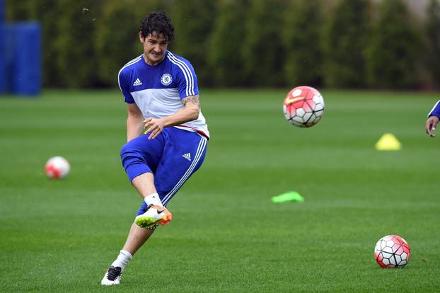 Liverpool v Chelsea - Chelsea Training - Cobham Training Ground