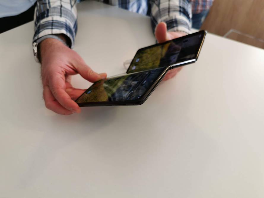 Pogled u savitljivu budućnost: Ovako će izgledati naši telefoni