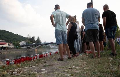 Triljske mažoretkinje stradaloj prijateljici posvetile su pjesmu: 'Od žalosti Cetina zamuca...'