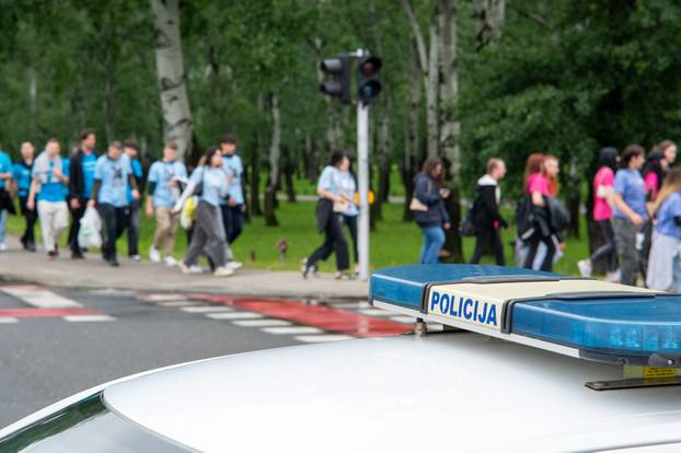 Zagreb: Kiša nije spriječila učenike da proslave kraj školovanja na Bundeku