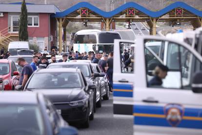 FOTO Boysi u konvoju auta stižu na Poljud. Dočekala ih policija