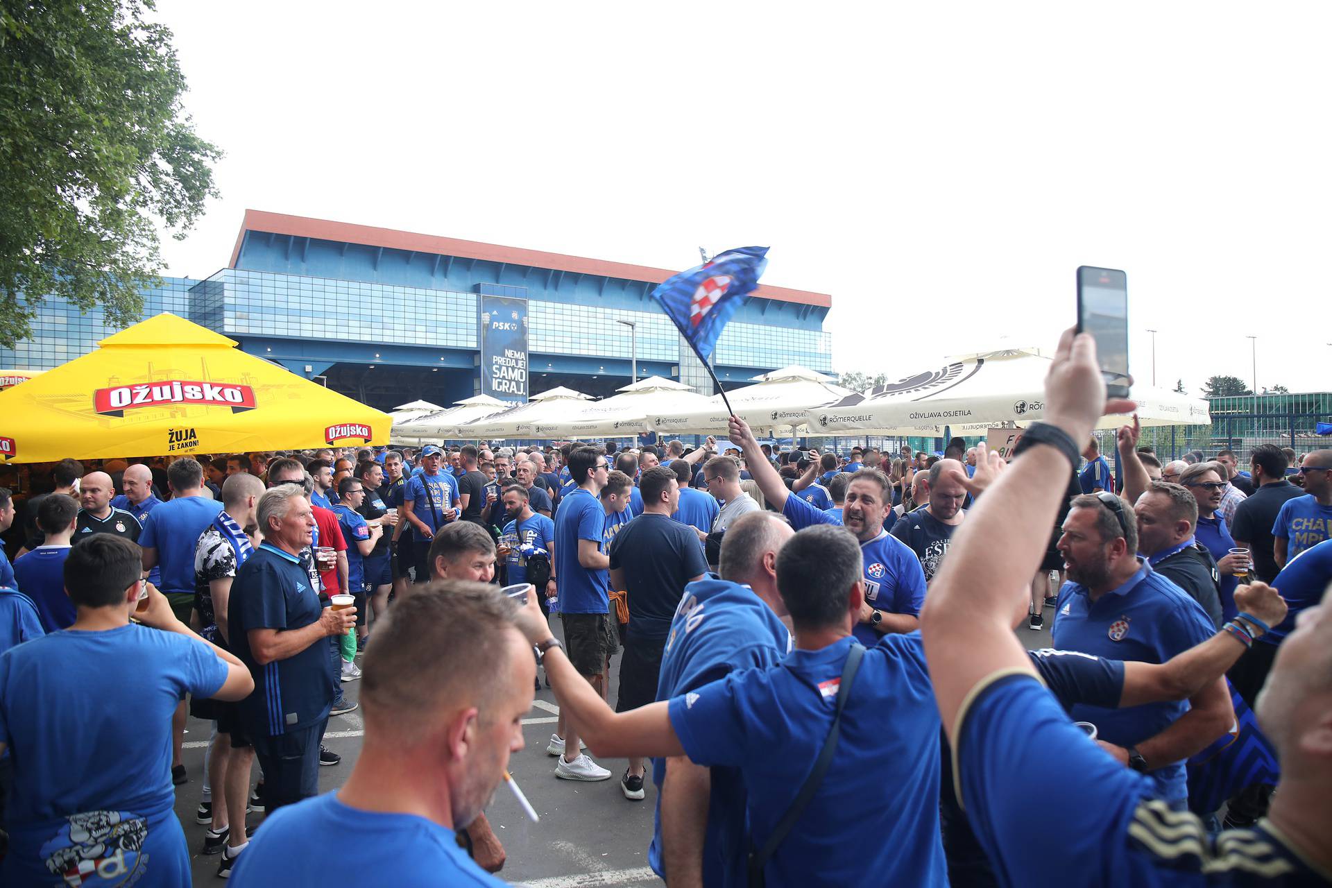 Zagreb: Atmosfera ispred stadiona uoči početka  utakmicu između Dinama i Hajduka