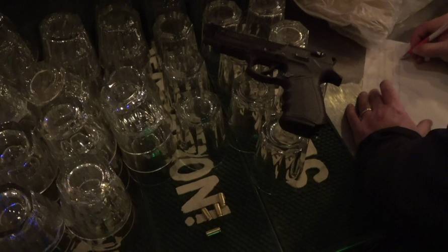 VIDEO Racija u Zagrebu: Policija u kafiću zatekla 33 ljudi, svi bili bez maske, vlasnik prijavljen