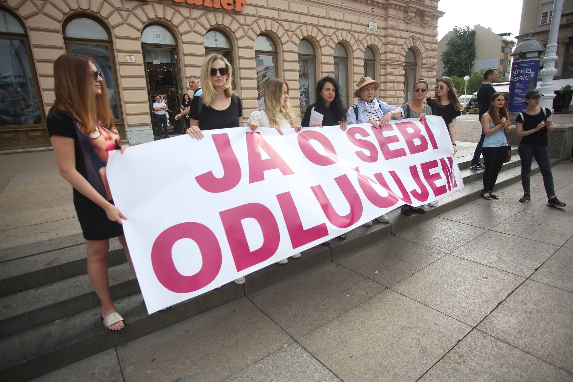 Zagreb: Piknik slobode održan je tijekom molitve muiškaraca