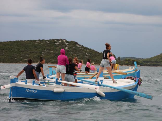 FOTO Ženska regata u Betini oduševila mještane i turiste