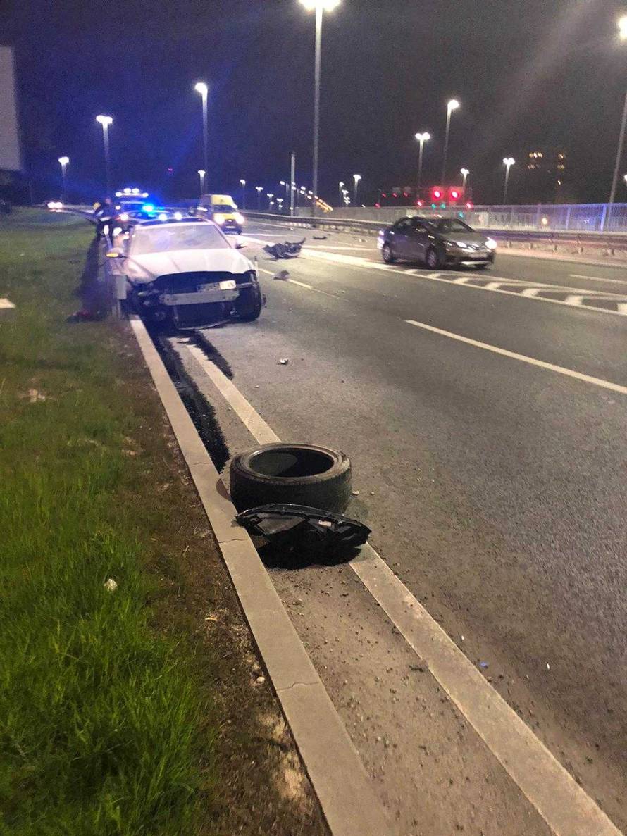 Od jurilice do krame: Jaguarom je uletio u rotor pa se razbio