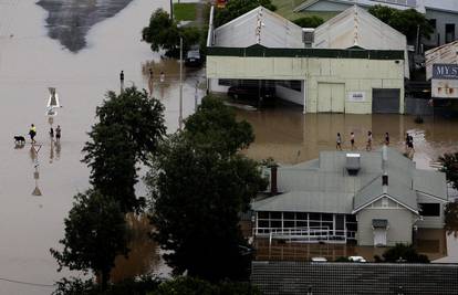 Više od 11.000 ljudi zarobljeno, Australiji prijete nove poplave