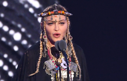 Madonna razbjesnila pratitelje. Pozirala kao Gospa i rekreirala scene Posljednje večere: Užas!