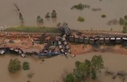 Poplava u Australiji odnijela teretni vlak s 20 čak vagona