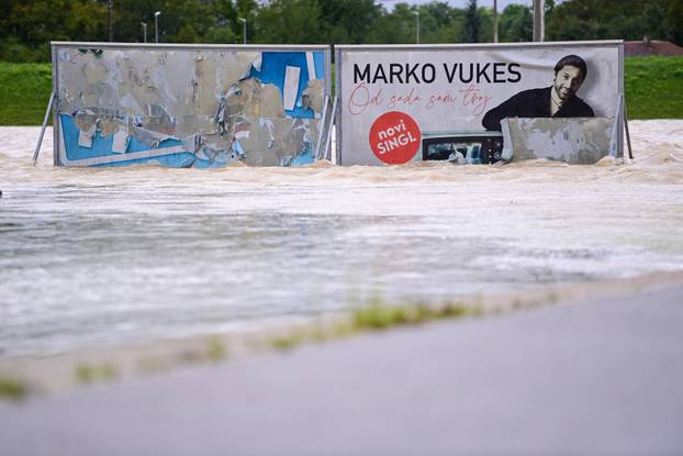 Zagreb: Oteretni kanal u naselju Blato