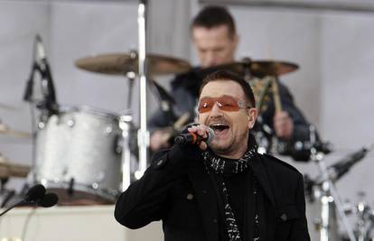 Bono Vox hitno operiran, pao i ozlijedio se na probi