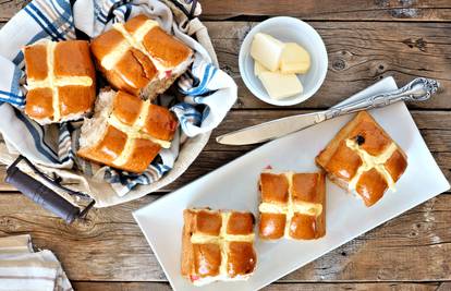 Mali odmak od pince: Slatka uskrsna peciva Hot Cross Buns