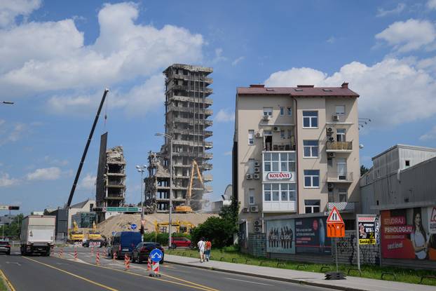 Zagreb: Nastavljeno ru&scaron;enje nebodera Vjesnik