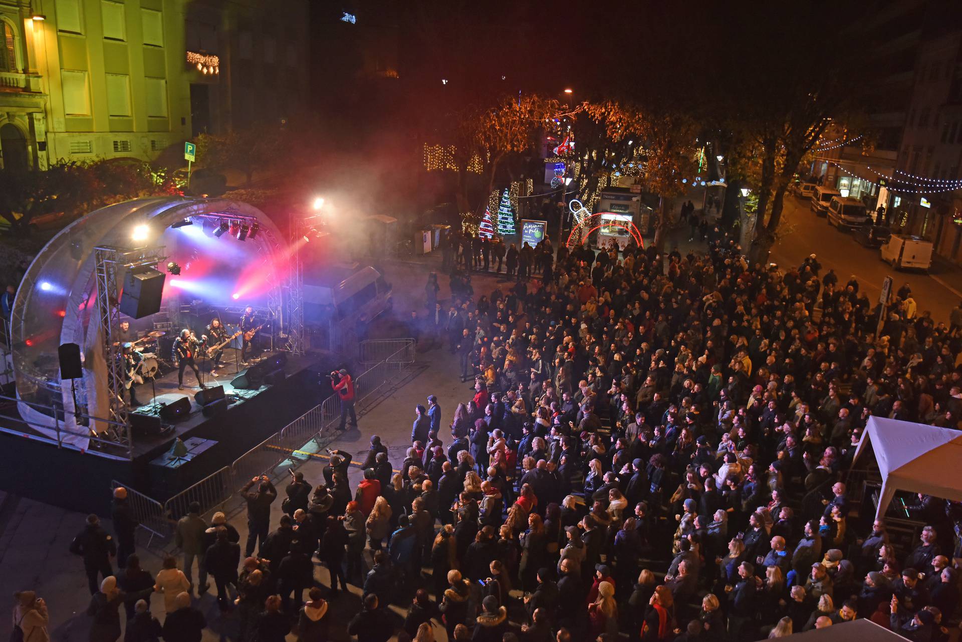 Pula: Let 3 održao koncert na Trgu Portarata