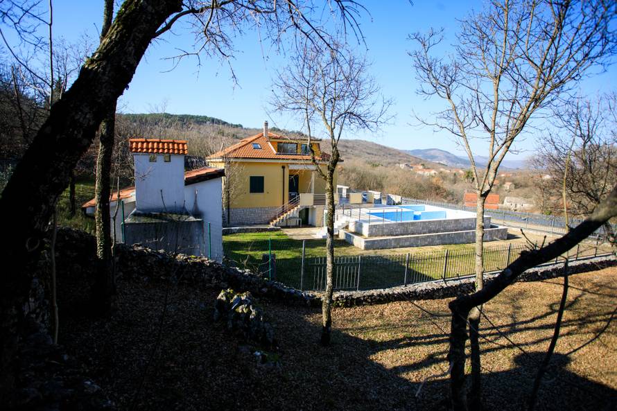 Pogledajte kako se širila vila ministra, zaboravio je i bazen