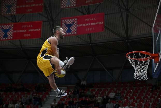 Zagreb: Dunking Devilsi zabavljali publiku na poluvremenu utakmice između Cibone i Dijona