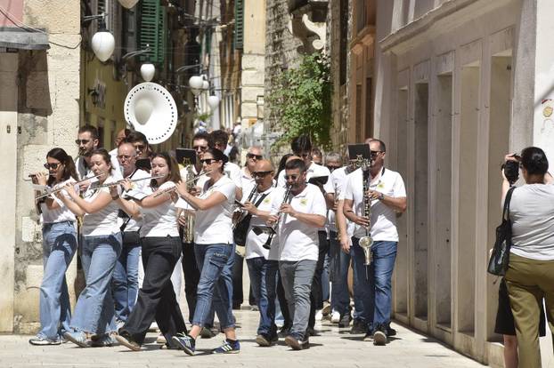 Šibenik: Povodom Dana Državnosti Šibenska narodna glazba svirala gradskim ulicama