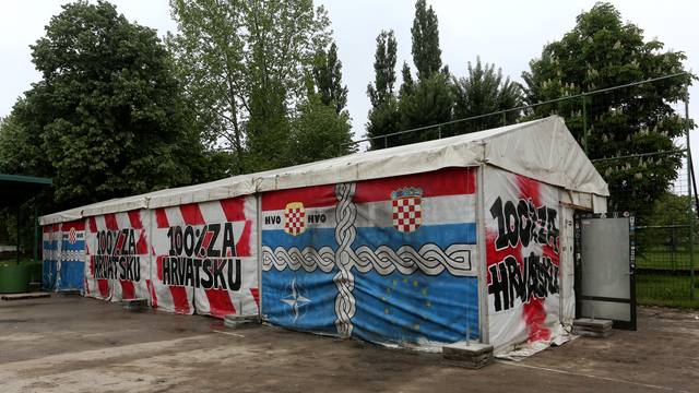 Unatoč protivljenjima: Šator iz Savske 66 dovezli u Vukovar