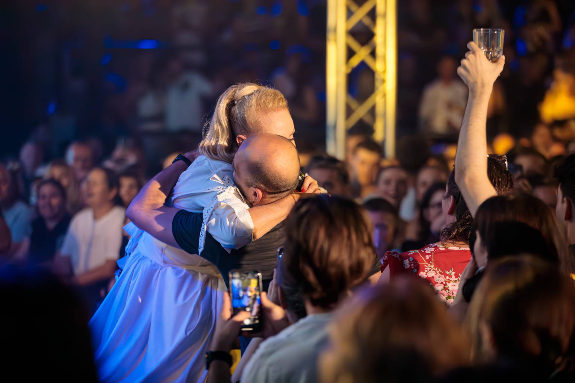 Tisuće obožavatelja stiglo na koncert Lepe Brene na Krku