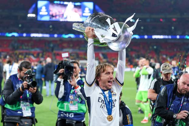 Modrić najtrofejniji Realov igrač u povijesti, 6. put dignuo pokal Lige prvaka 