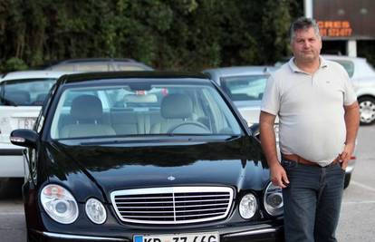 Uništili Slovencu (52) auto pa rekli da ih je istukao 