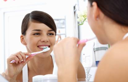 Prekinite s ovim navikama da bi što dulje očuvali zube zdravima