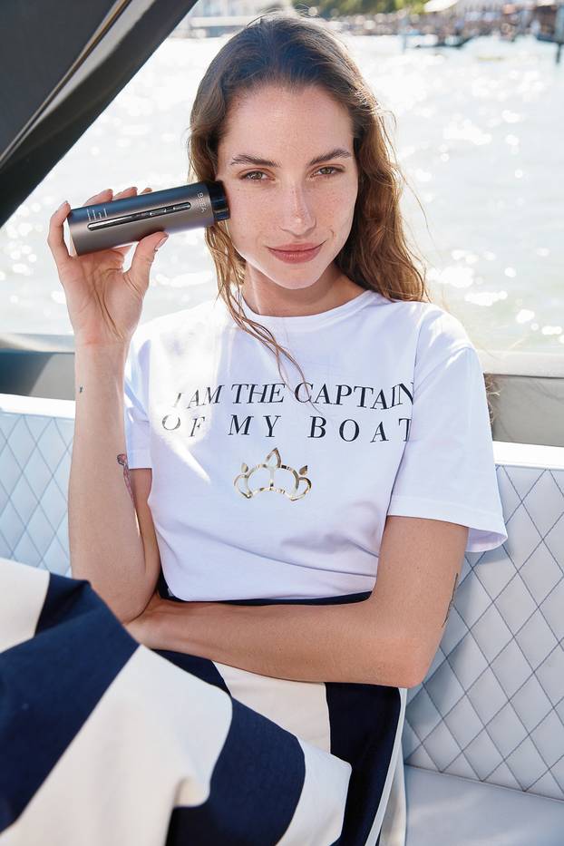 Prizori koji ostavljaju bez daha! Pogledajte modele u mokrim haljinama na jahtama u Veneciji