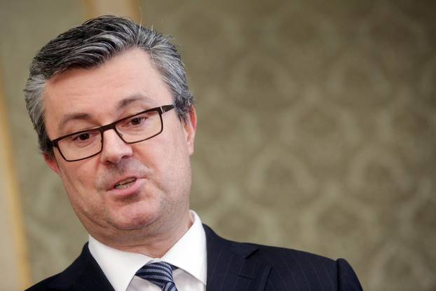 ARHIVA: 2016. Zagreb: Primopredaja vlasti izme?u Milanovi?a i Oreškovi?a u Banskim dvorima 