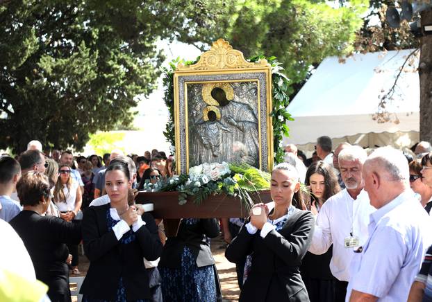 Šibenik: Brojni vjernici okupili se na proslavi Velike Gospe u marijanskom svetištu Gospe Vrpoljačke