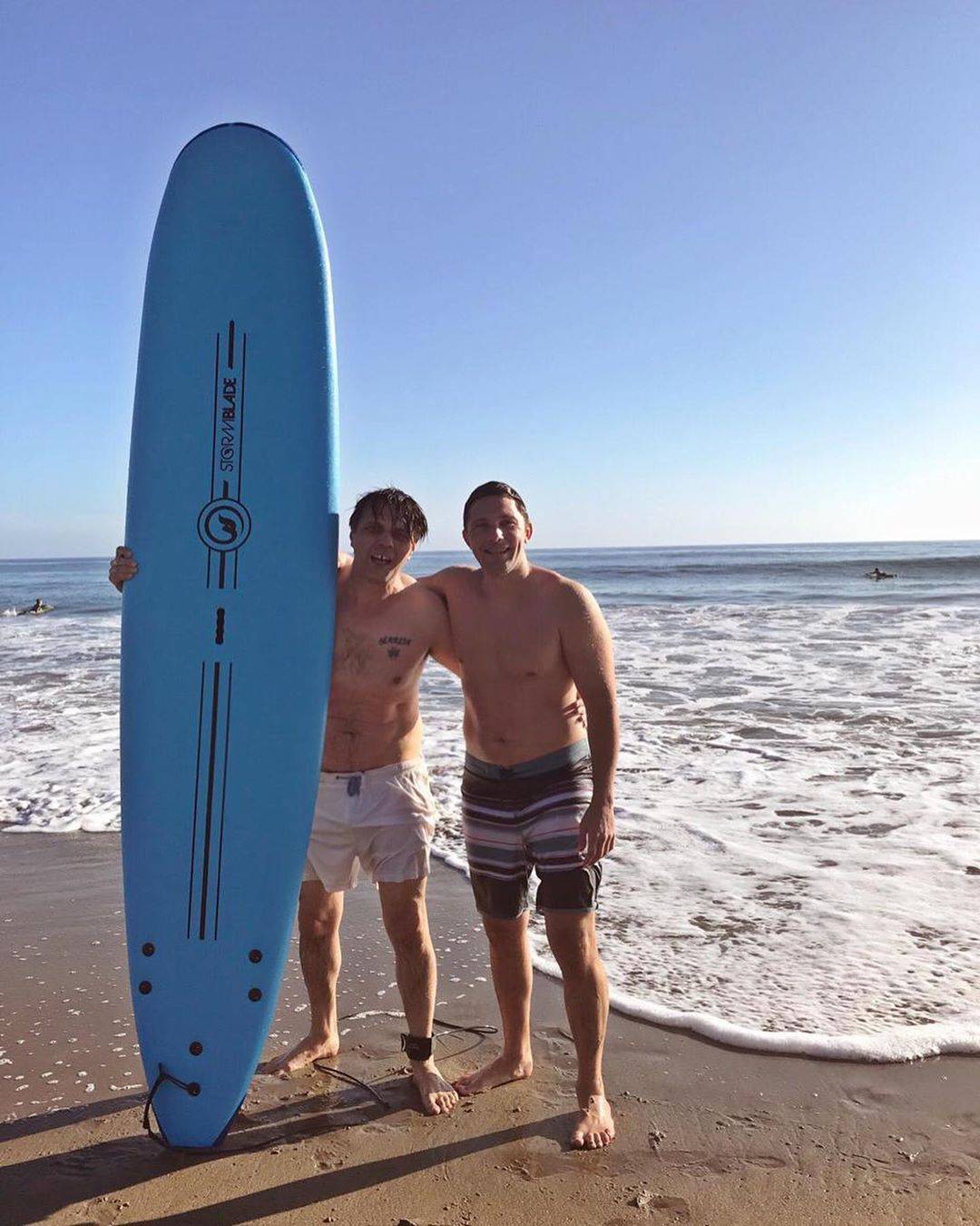Čombe 'zajahao' valove: Surfao je u Kaliforniji i pao na glavu...