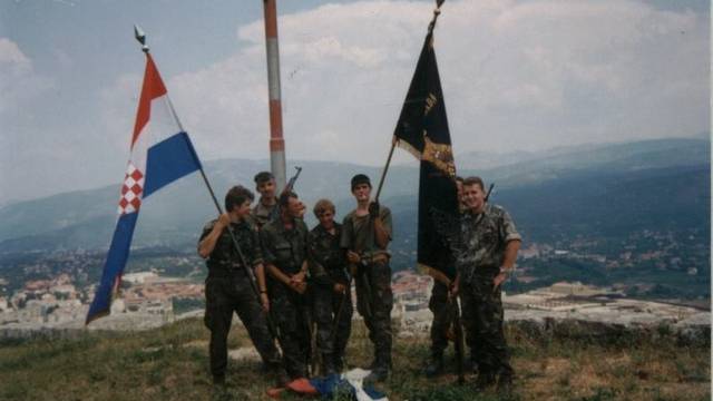 Napokon u Kninu! Hrvatska zastava vijorila se na tvrđavi: Prvo su ušli tenkovi 'Puma'