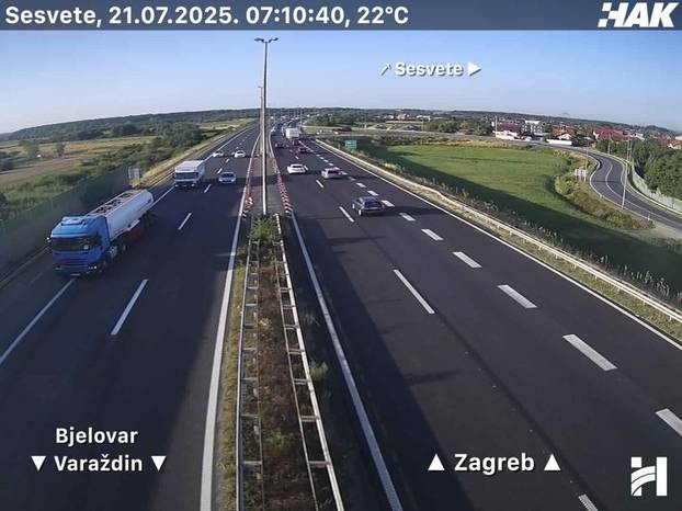 FOTO Ogromne gužve prema moru: Kod Lučkog 8 km, sudari kod Perušića i kod Okučana