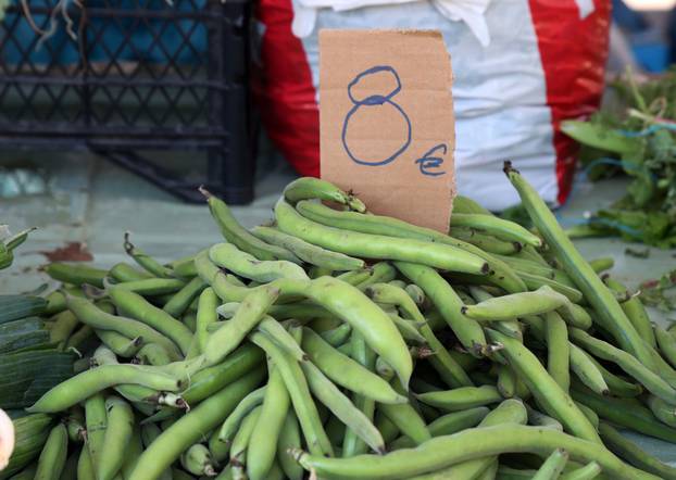 Šibenik: Ponuda mladog boba na tržnici
