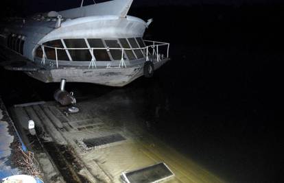 Na Dravi potonuo brod od 25 m, moguće zagađenje