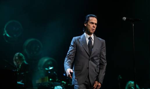 Slavni Nick Cave humanitarnoj knjižnici donirao više od 2000 knjiga iz svoje osobne kolekcije
