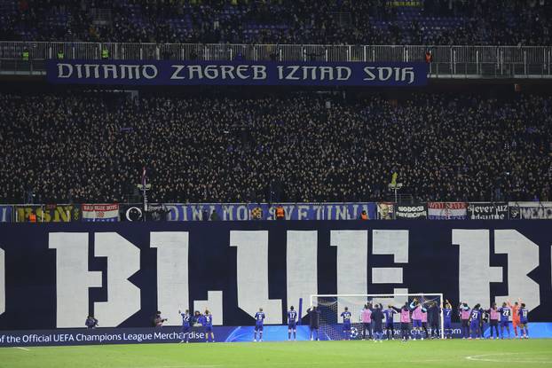 Igrači Dinama pozdravili navijače nakon utakmice protiv Celtica u Ligi prvaka