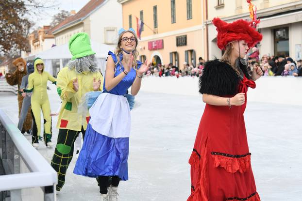 Na otvorenju klizališta u Bjelovaru glavna atrakcija bili su zagrebački klizači i bjelovarski hokejaši