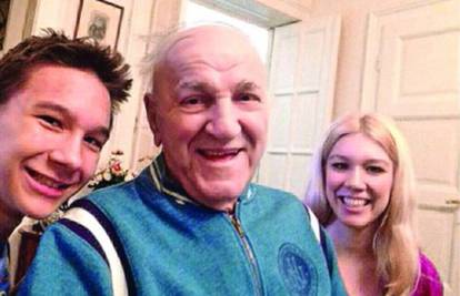 Zaslužni su za njegov osmijeh: Bata 'okinuo' selfie s unucima