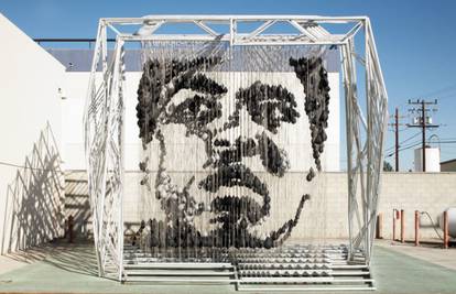 Od 1.300 vreća za boks izradio je portret Muhammada Alija