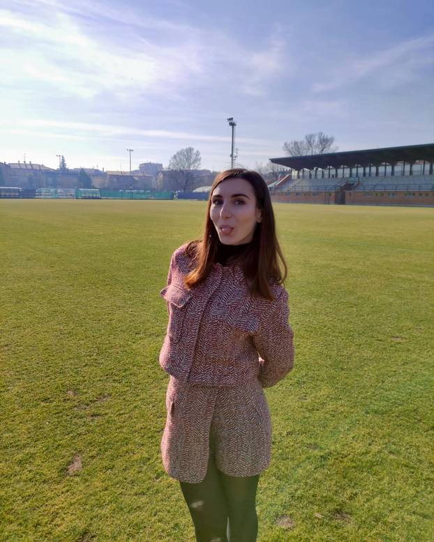 FOTO Zbog nje bi svi u zaleđe. Tange i zastavica su joj rekviziti