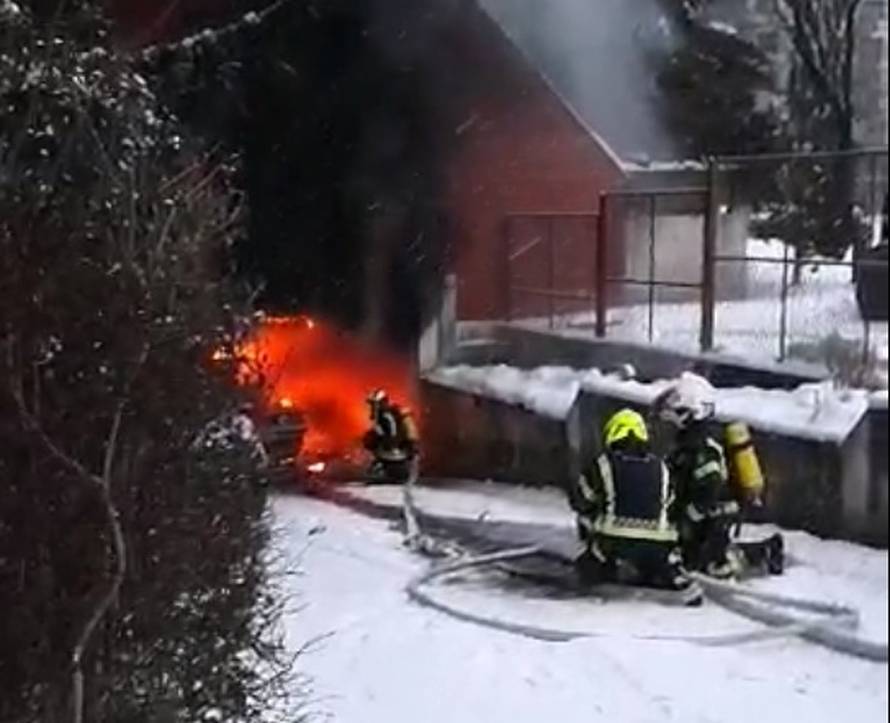 Izbio požar u podzemnoj garaži stambene zgrade u Zagrebu