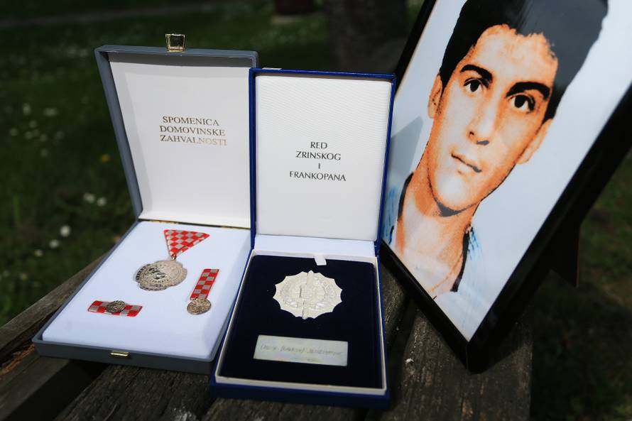 Damira (19) je ranio hitac iz snajpera i više se nije vratio