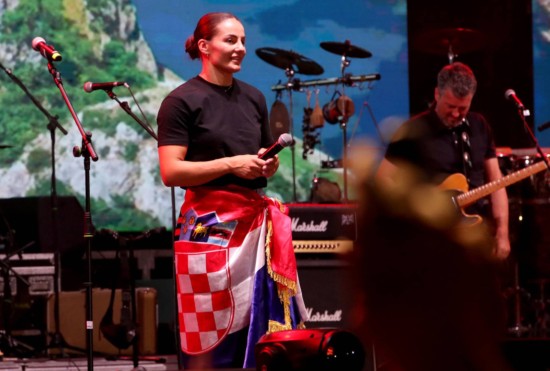 Koncert "Imotski ne zaboravi" na kojem nastupaju Bulić, Zečić i Thompson