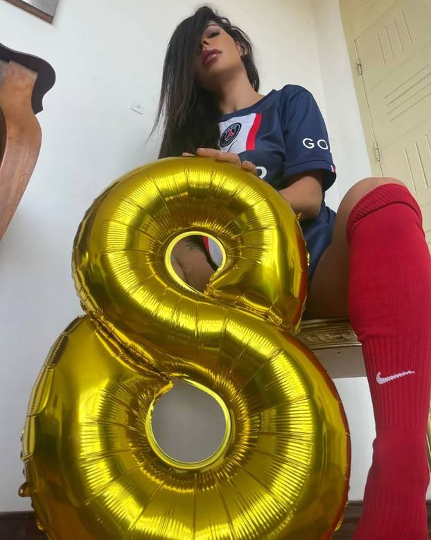 FOTO Gospođa Messi morala je reagirati zbog ovih fotki Miss Bum Bum: 'Valjda je ljubomora'