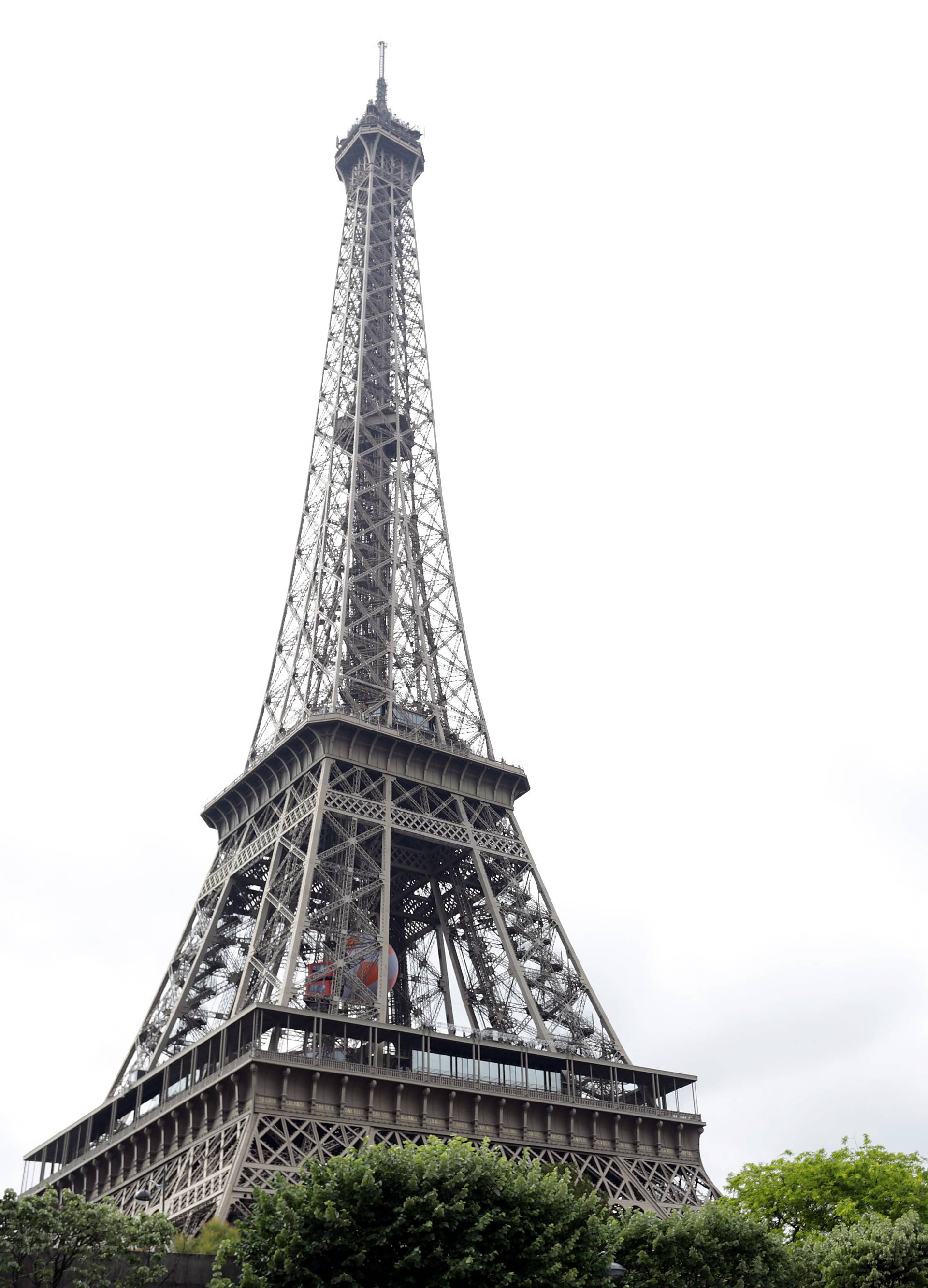 Muškarac s nožem uhićen kod Eiffela uzvikivao 'Allahu Akbar'