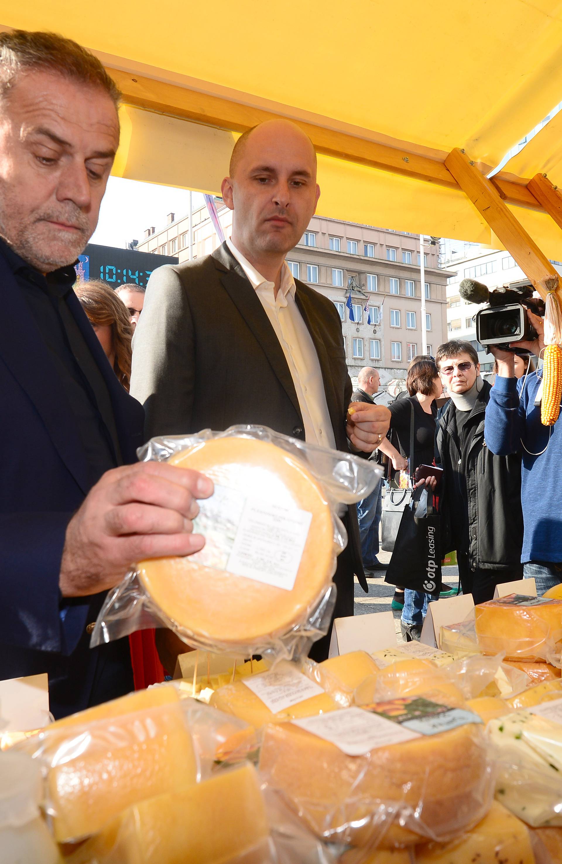 Bandiću jučer ugradili stent,  a danas već pije rakiju na Trgu