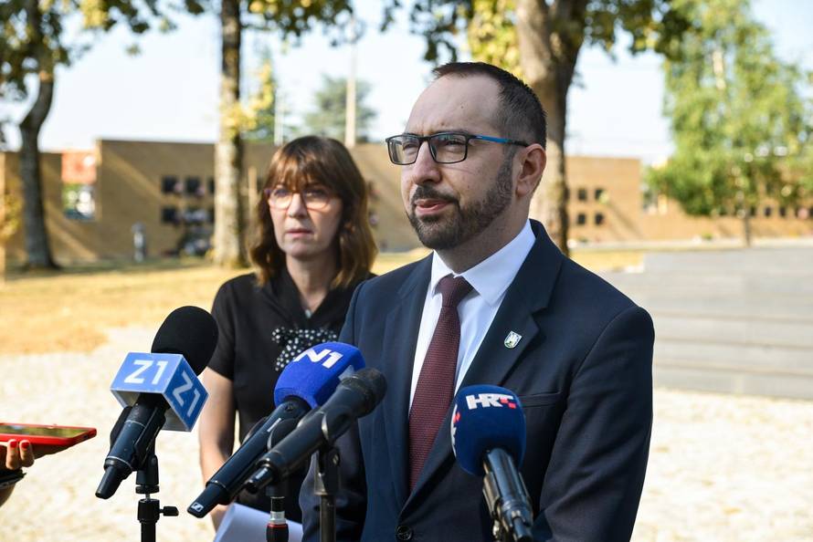 Zagreb: Tomislav Tomašević položio vijenac u povodu obilježavanja Dana pobjede i domovinske zahvalnosti