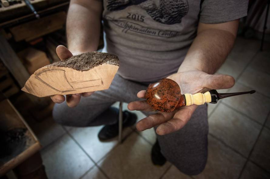 Daniel iz Osijeka radi unikatne lule: Nekoliko ekskluzivnih sam prodao i za oko 1000 eura