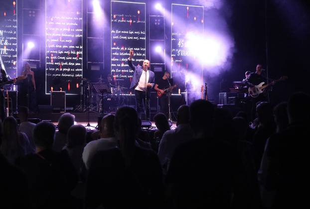 Split: Mladen Grdović raspjevao publiku na koncertu na Gripama